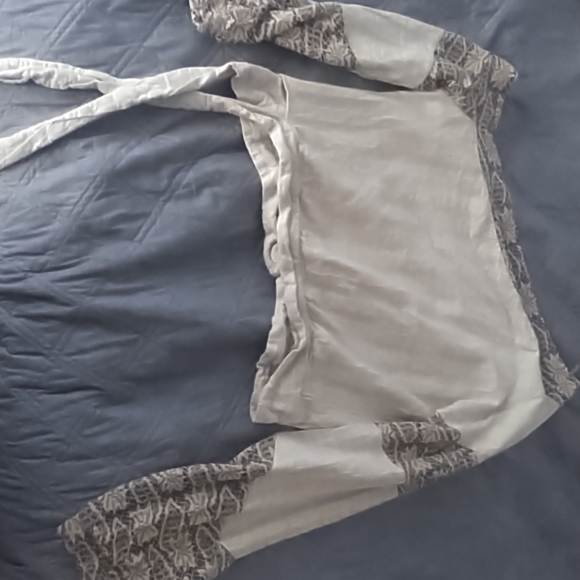 Gimmick large off the shoulder top - Picture 3 of 5